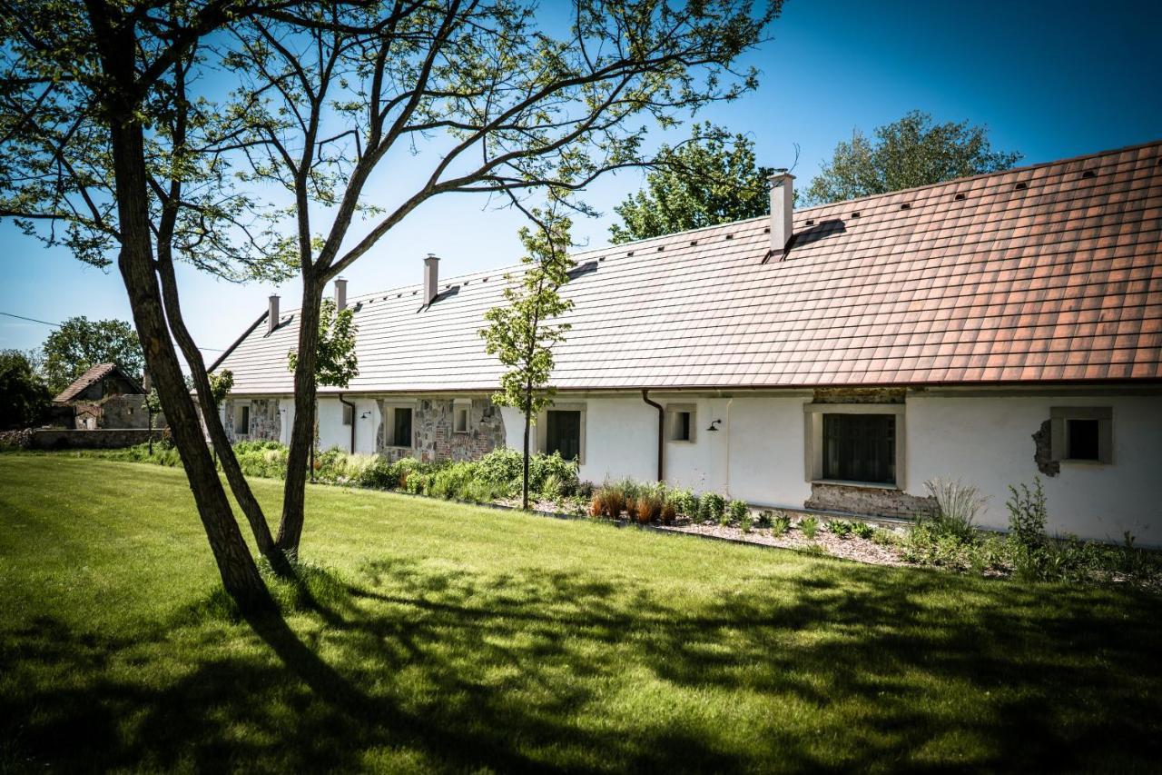 Pajta Apartman Es Vendeghaz Tata Bagian luar foto