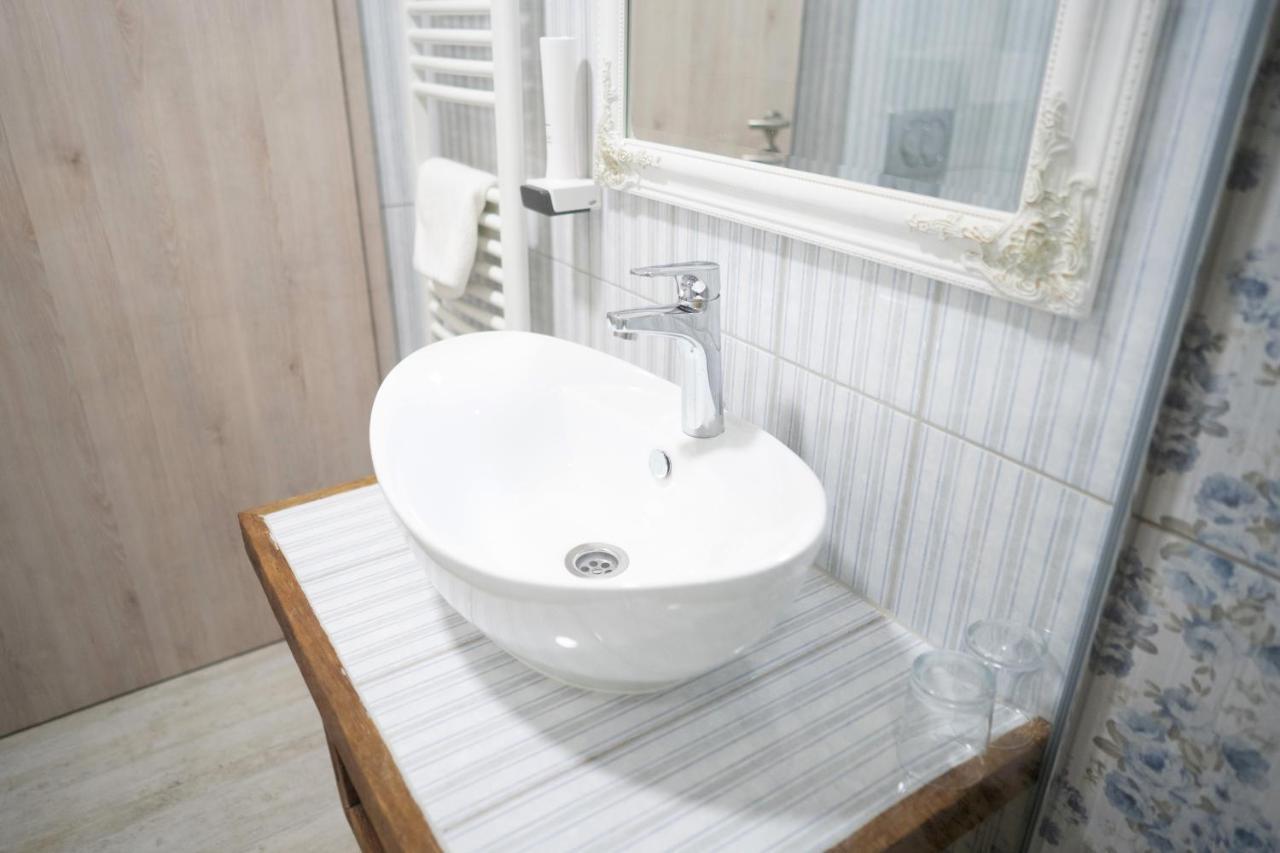 Pajta Apartman Es Vendeghaz Tata Bagian luar foto