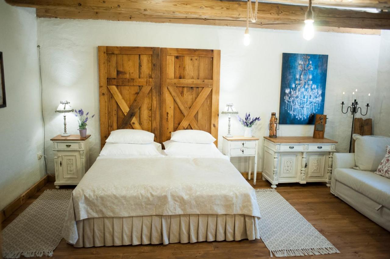Pajta Apartman Es Vendeghaz Tata Bagian luar foto