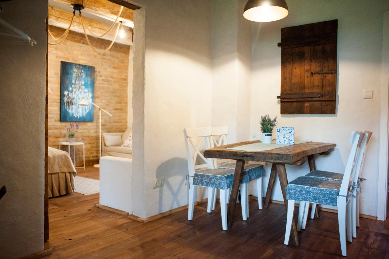 Pajta Apartman Es Vendeghaz Tata Bagian luar foto