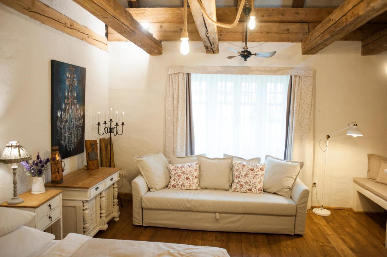 Pajta Apartman Es Vendeghaz Tata Bagian luar foto
