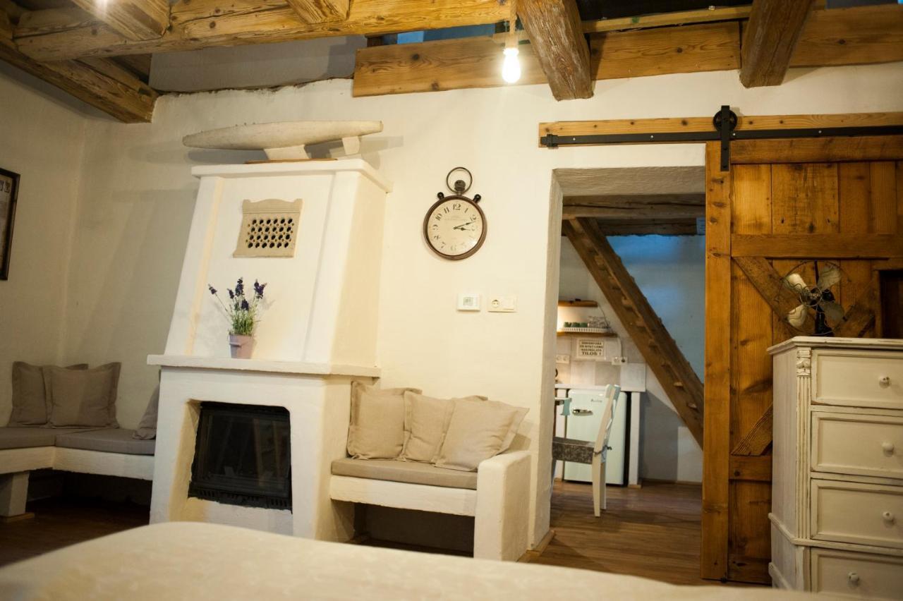 Pajta Apartman Es Vendeghaz Tata Bagian luar foto