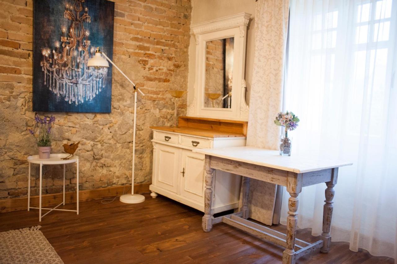 Pajta Apartman Es Vendeghaz Tata Bagian luar foto