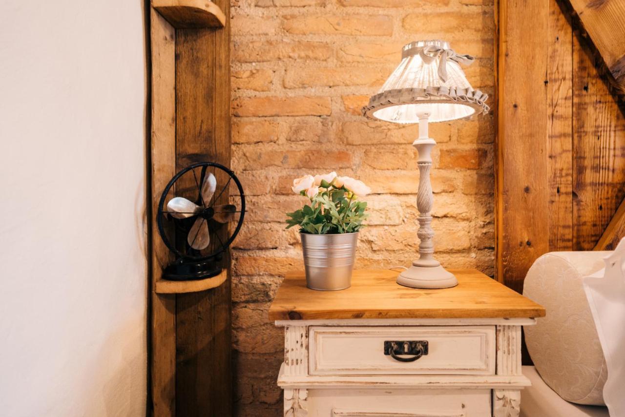 Pajta Apartman Es Vendeghaz Tata Bagian luar foto